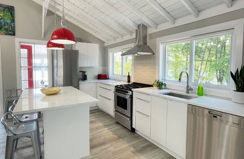 Frontenac House | The Water's Edge-A Modern Waterfront Cottage Rental