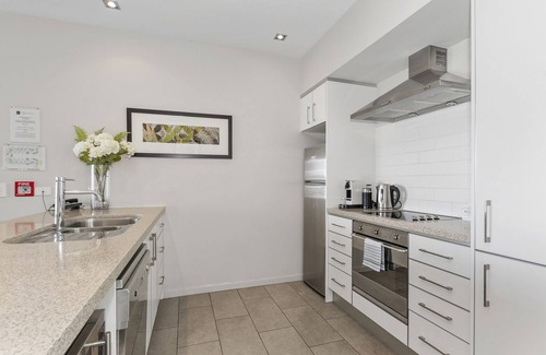 Paihia House | The Waterfront - Paihia Holiday Apartment