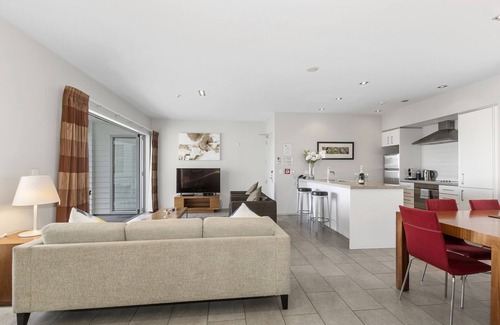 Paihia House | The Waterfront - Paihia Holiday Apartment