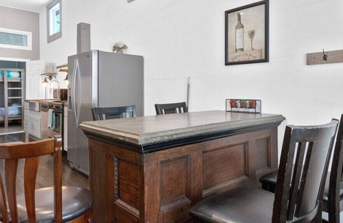 Oconto House | The Waterfront Side A - 4BR Villa on the RIVER