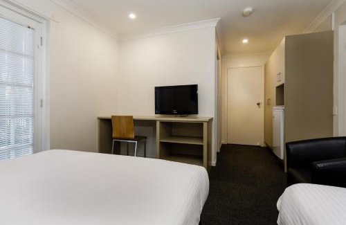 Wynnum Hotel | The Waterloo Bay Hotel