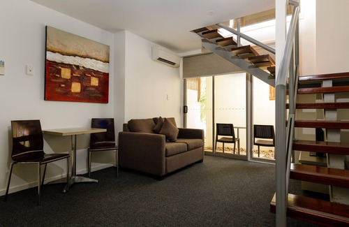 Wynnum Hotel | The Waterloo Bay Hotel