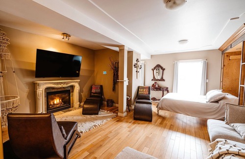 Drumheller Apartment | The Watermark Suite