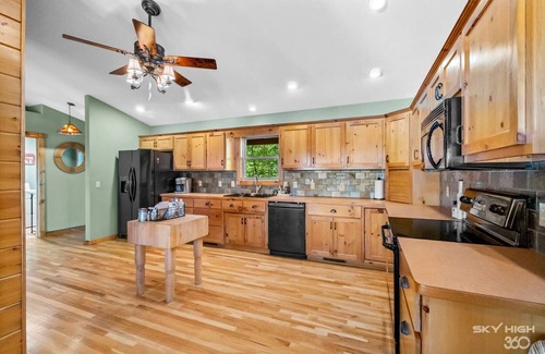Golden House | The Waters Edge Oasis at Table Rock Lake