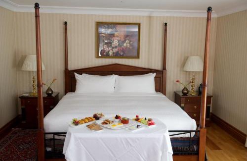 Port Credit Hotel | The Waterside Inn