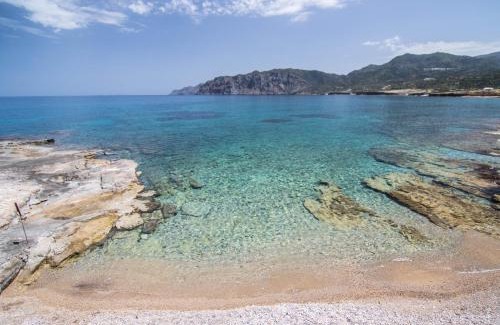 Mochlos Apartment | The Wave House - Seafront Escape in Peaceful Mochlos