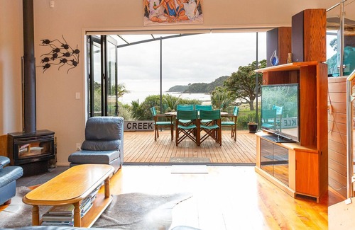 Matapouri House | The Waves at Sandy Bay