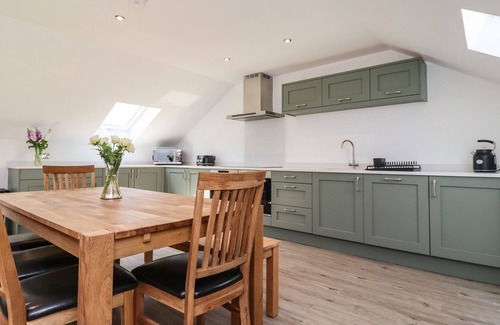 Amble House | THE WAVES, pet friendly, character holiday cottage in Amble