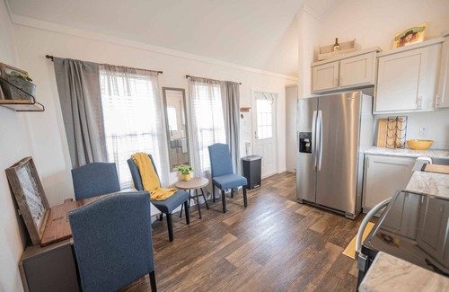 Fredericksburg Cottage | The Waylon - 116