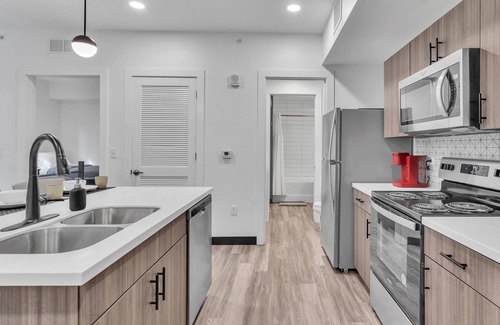 Zephyrhills West Condo | The Well @ SVB Modern Apt | Gym | Pickleball Facilities | VIP Amenities