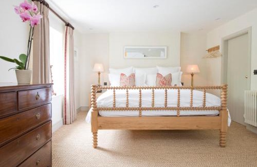 Baughurst Hotel | The Wellington Arms