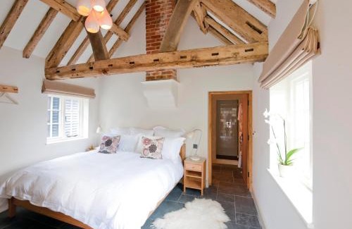 Baughurst Hotel | The Wellington Arms