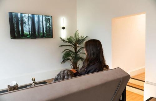 North West Apartment | The West End Retreat - Your Luxurious 5* Apartment