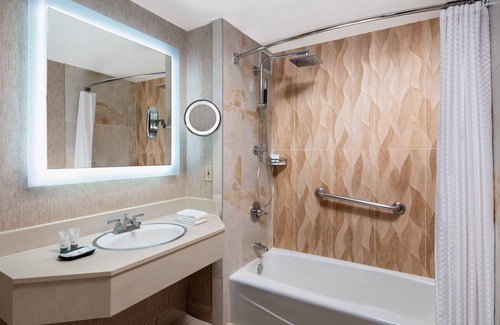 Southfield Hotel | The Westin Southfield Detroit