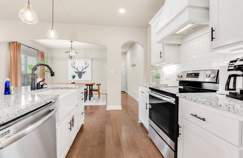 Fayetteville House | The Weston - MTB Friendly - Sleeps 8