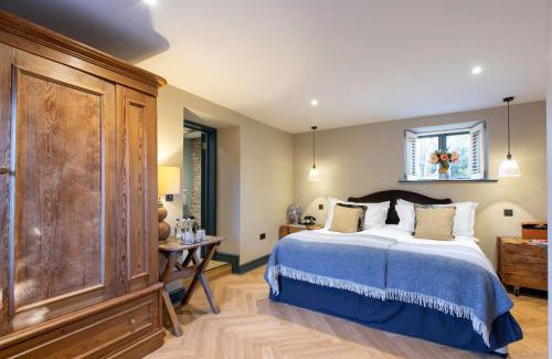 Northleach Hotel | The Wheatsheaf Inn
