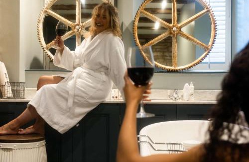 Northleach Hotel | The Wheatsheaf Inn