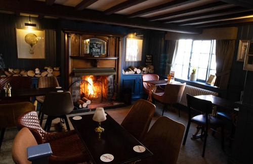 Bingham Hotel | The Wheatsheaf Pub, Kitchen & Rooms