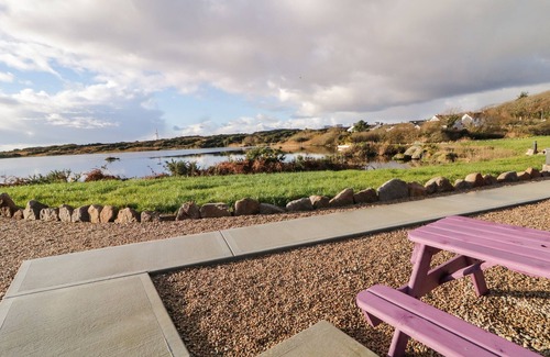 Burtonport Cottage | THE WHEELHOUSE POD NO. 9, romantic in Burtonport, County Donegal