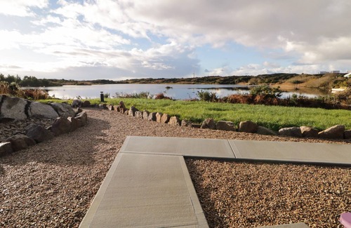 Burtonport Cottage | THE WHEELHOUSE POD NO. 9, romantic in Burtonport, County Donegal