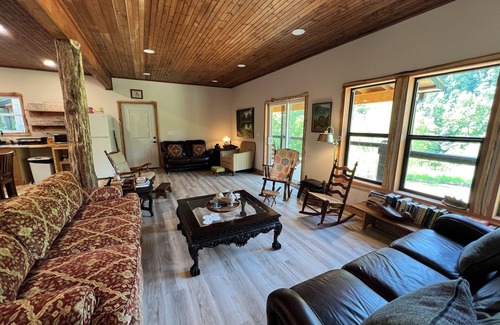 Irvine Cabin | The Whippoorwill Retreat Cabin – A Hillside Haven for Gatherings and Getaways