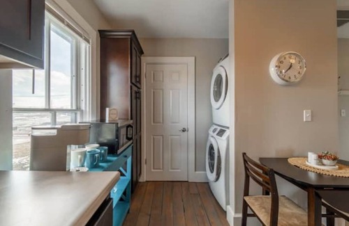 Cedar Rapids Apartment | The White Elephant Loft