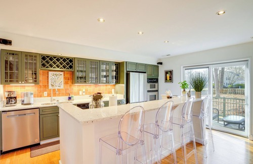 Rio Apartment | The White Elephant Inn Getaway w/Pool & Hot Tub!