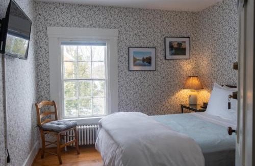 Fryeburg Bed & Breakfast | The White Gables Inn