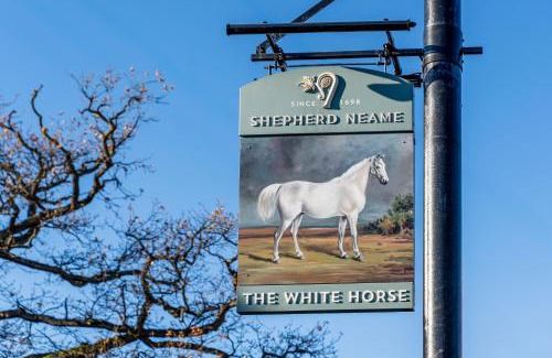 Boughton-under-Blean Hotel | The White Horse