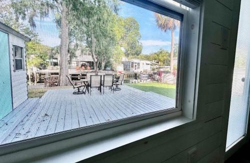 Weeki Wachee Gardens House | The White House at Weeki Wachee