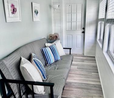 Weeki Wachee Gardens House | The White House at Weeki Wachee