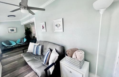 Weeki Wachee Gardens House | The White House at Weeki Wachee