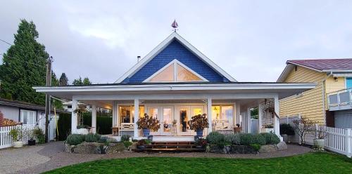 Davis Bay Villa | The White House
