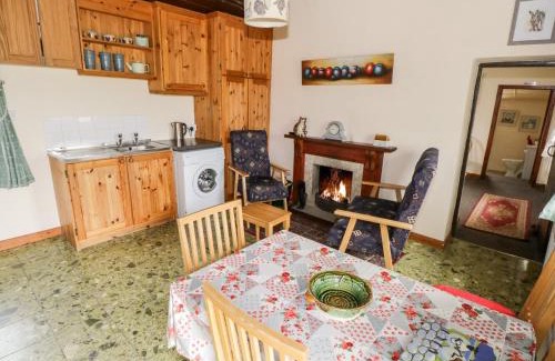 Inishnee House | The White House
