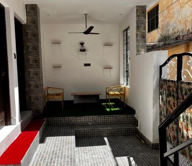 Tapovan House | The White House