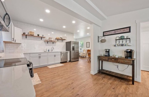 Spearfish House | The White House of Spearfish
