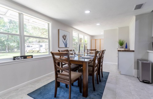 Gainesville House | The White House - Remodeled quaint home with spacious yard - 2.5 miles from UF