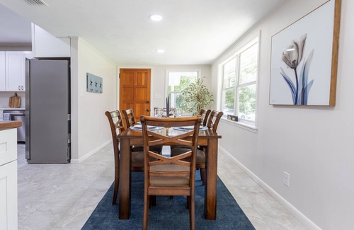 Gainesville House | The White House - Remodeled quaint home with spacious yard - 2.5 miles from UF