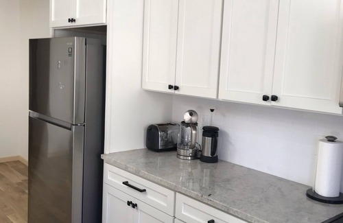 Silverton Apartment | The White House - Silverton Suite A Downstairs