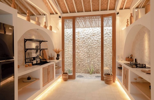 Munggu Villa | The White Joglo - Stylish and spacious mediterranean 3BDR Villa with Pool