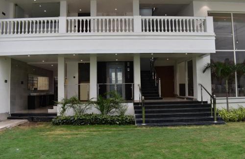 Gaya Hotel | The White Lotus