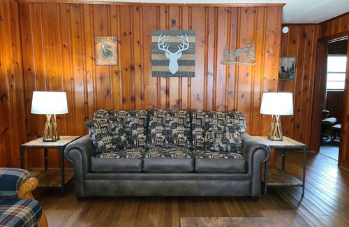 Hillsboro Cabin | The White Stag