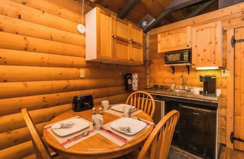 Division No. 11 Cabin | The White Tail Cabin - Bear Creek Cabins