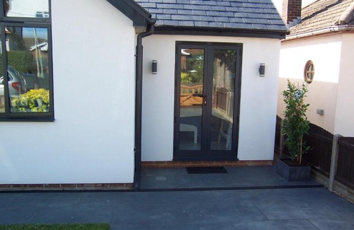 Swalecliffe Apartment | The Whitstable, Tankerton Bolt Hole - Double Room & Ensuite