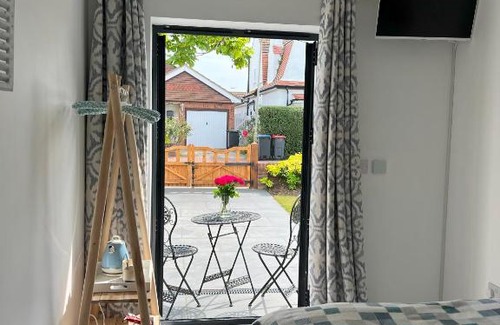 Swalecliffe Apartment | The Whitstable, Tankerton Bolt Hole - Double Room & Ensuite