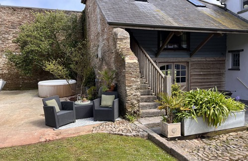 Chillington House | The Wild Hare - a cottage that sleeps 2 guests in 1 bedroom