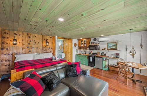 Mentone Hotel | The Wilderness Country Inn