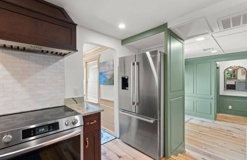 Jacksonville Cottage | The Williams - luxe 2-bedroom cottage w/onsite parking in downtown Jacksonville