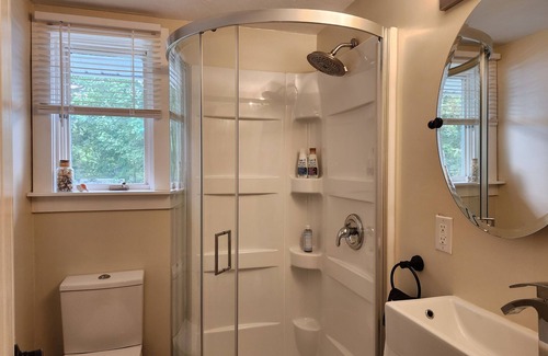 Ridgeway Bed & Breakfast | "The Willow", charming B&B room w/priv. balcony nr Crystal Beach/Niagara Falls