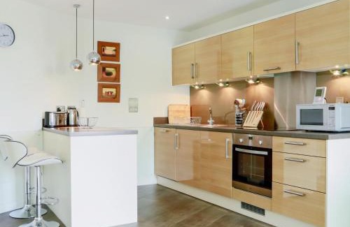 Woking Apartment | The Willow Suite